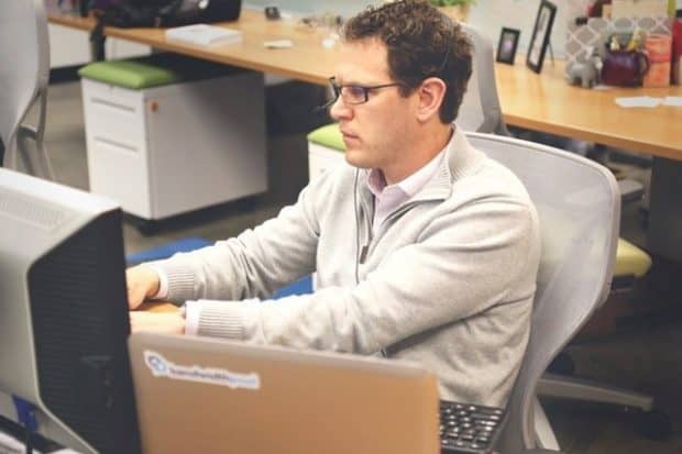 guy reading possible legit franchise business reviews online